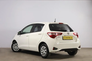 Хетчбэк Toyota Vitz 2018 года, 1199000 рублей, Новосибирск