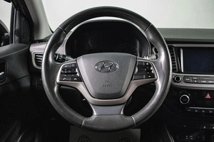 Седан Hyundai Solaris 2017 года, 1269000 рублей, Сургут