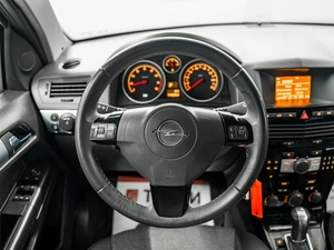 Седан Opel Astra 2013 года, 799000 рублей, Красноярск