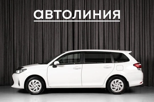 Универсал Toyota Corolla Fielder 2019 года, 1399000 рублей, Красноярск