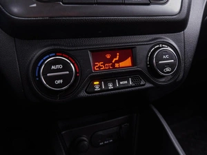 Седан Kia Rio 2012 года, 990000 рублей, Волгоград