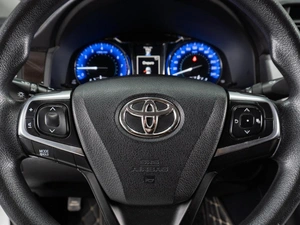 Седан Toyota Camry 2016 года, 2200000 рублей, Тюмень