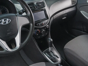 Седан Hyundai Solaris 2014 года, 1099000 рублей, Сургут
