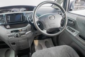 Минивэн Toyota Voxy 2005 года, 1319000 рублей, Барнаул