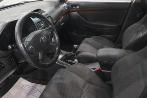 Седан Toyota Avensis 2005 года, 749000 рублей, Новокузнецк