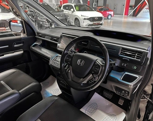 Минивэн Honda Stepwgn Spada 2017 года, 2257000 рублей, Красноярск
