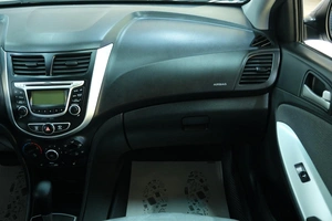 Хетчбэк Hyundai Solaris 2013 года, 919000 рублей, Омск