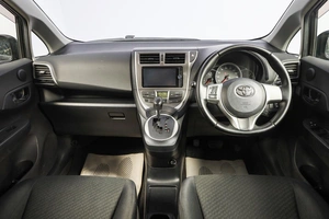 Хетчбэк Toyota Ractis 2012 года, 1249000 рублей, Новосибирск