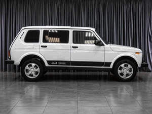 Внедорожник ВАЗ (LADA) 4x4 (Нива) 2018 года, 679000 рублей, Тюмень