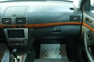 Седан Toyota Avensis 2008 года, 949000 рублей, Омск