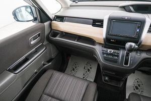 Минивэн Honda Freed 2016 года, 1699000 рублей, Красноярск