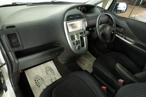 Хетчбэк Toyota Ractis 2010 года, 779000 рублей, Красноярск