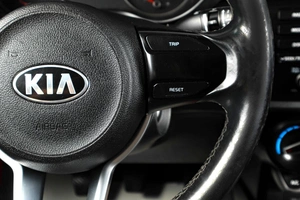 Седан Kia Rio 2018 года, 919000 рублей, Тюмень