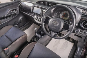 Хетчбэк Toyota Vitz 2018 года, 1029000 рублей, Томск