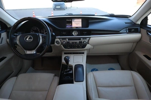 Седан Lexus ES 2014 года, 2500000 рублей, Мирное