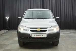 Внедорожник Chevrolet Niva 2018 года, 630000 рублей, Красноярск