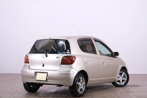 Хетчбэк Toyota Vitz 2002 года, 429000 рублей, Омск
