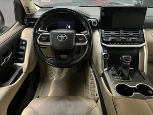Внедорожник Toyota Land Cruiser 2021 года, 10300000 рублей, Абакан