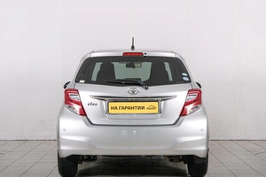 Хетчбэк Toyota Vitz 2015 года, 849000 рублей, Красноярск
