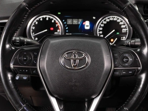 Седан Toyota Camry 2018 года, 2799000 рублей, Тюмень
