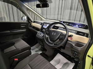 Минивэн Honda Freed 2017 года, 1320000 рублей, Красноярск