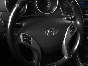 Седан Hyundai Elantra 2015 года, 1180000 рублей, Красный Пахарь