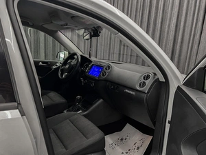 Внедорожник Volkswagen Tiguan 2011 года, 1200000 рублей, Красноярск