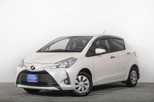 Хетчбэк Toyota Vitz 2018 года, 1019000 рублей, Томск