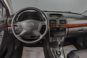 Седан Toyota Avensis 2004 года, 769000 рублей, Челябинск