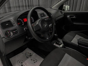 Седан Volkswagen Polo 2012 года, 799000 рублей, Красноярск