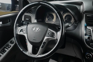 Седан Hyundai Solaris 2014 года, 799000 рублей, Тюмень