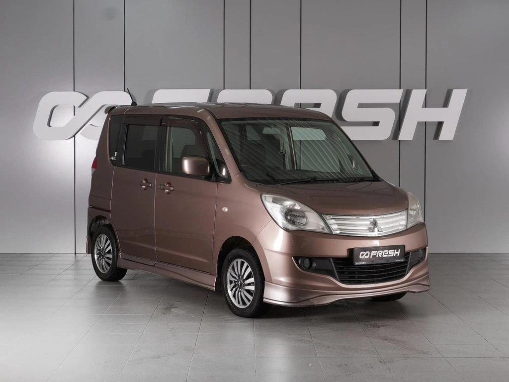 Минивэн Mitsubishi Delica D2 2011 года, 680000 рублей, Красный Пахарь