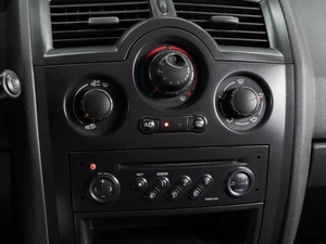 Седан Renault Megane 2004 года, 291000 рублей, Тюмень
