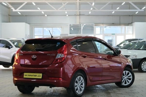 Хетчбэк Hyundai Solaris 2015 года, 949000 рублей, Омск