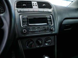Седан Volkswagen Polo 2013 года, 850000 рублей, Красноярск