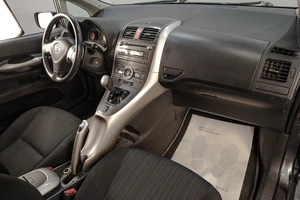 Хетчбэк Toyota Auris 2007 года, 739000 рублей, Челябинск
