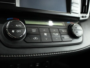 Внедорожник Toyota RAV4 2016 года, 2190000 рублей, Омск