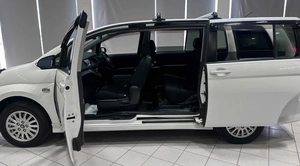 Минивэн Toyota Isis 2014 года, 1297000 рублей, Красноярск