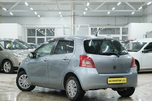 Хетчбэк Toyota Vitz 2007 года, 619000 рублей, Омск