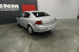 Седан Opel Astra 2012 года, 1050000 рублей, Курск