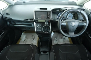 Минивэн Toyota Wish 2017 года, 1889000 рублей, Омск