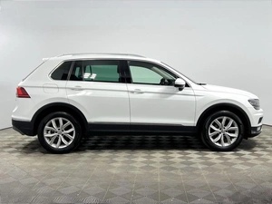 Внедорожник Volkswagen Tiguan 2017 года, 1965200 рублей, Казань