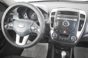 Хетчбэк Kia Ceed 2011 года, 899000 рублей, Кемерово