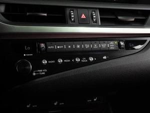 Седан Lexus ES 2018 года, 4469000 рублей, Тюмень