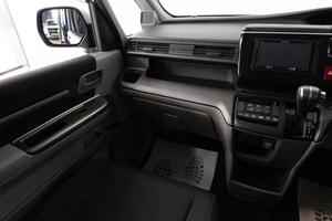 Минивэн Honda Stepwgn 2017 года, 1799000 рублей, Красноярск