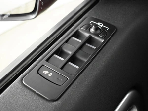 Внедорожник Land Rover Discovery Sport 2018 года, 2489900 рублей, Казань
