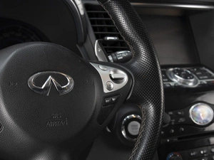 Внедорожник Infiniti QX70 2013 года, 2175000 рублей, Омск
