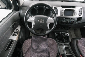 Пикап Toyota Hilux 2013 года, 2299000 рублей, Красноярск