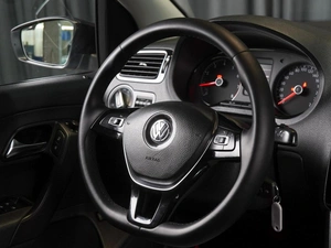 Седан Volkswagen Polo 2017 года, 950000 рублей, Волгоград