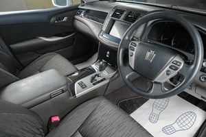 Седан Toyota Crown 2010 года, 1869000 рублей, Тюмень